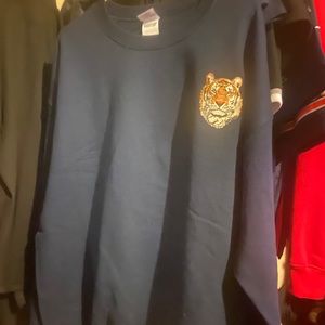 Patched tiger design sweat-shirt